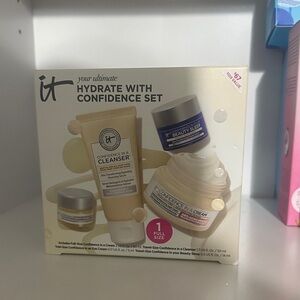 IT Cosmetics Hydrate with Confidence Set - Cream and Blue
